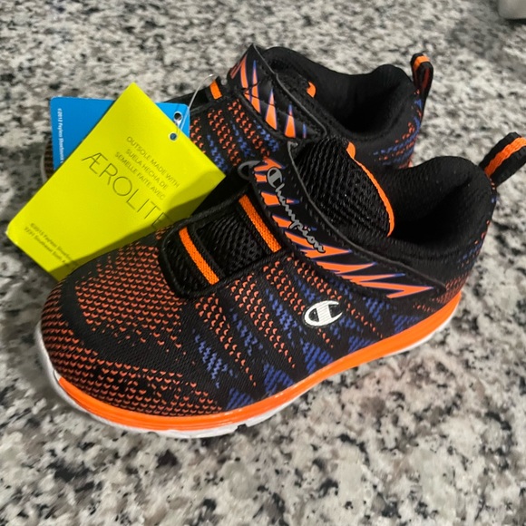 Champion - Picture 4 of 5